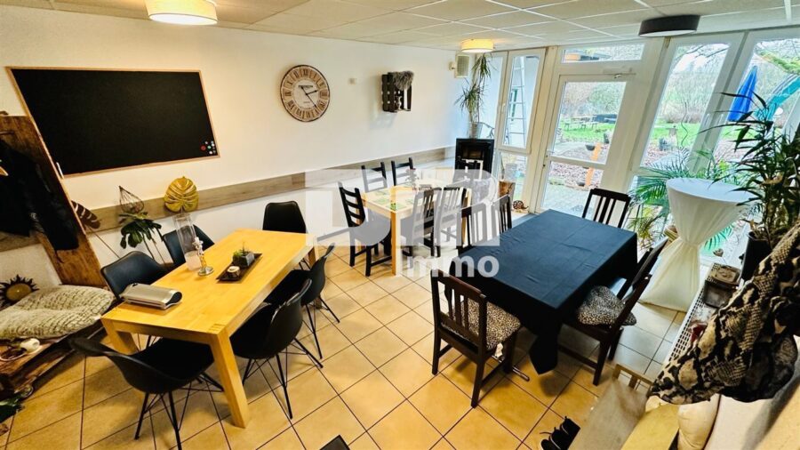 Imposante Tennishalle/ Komplex mit Gastronomie und Wohneinheit - Gaststätte Raum 2 EG